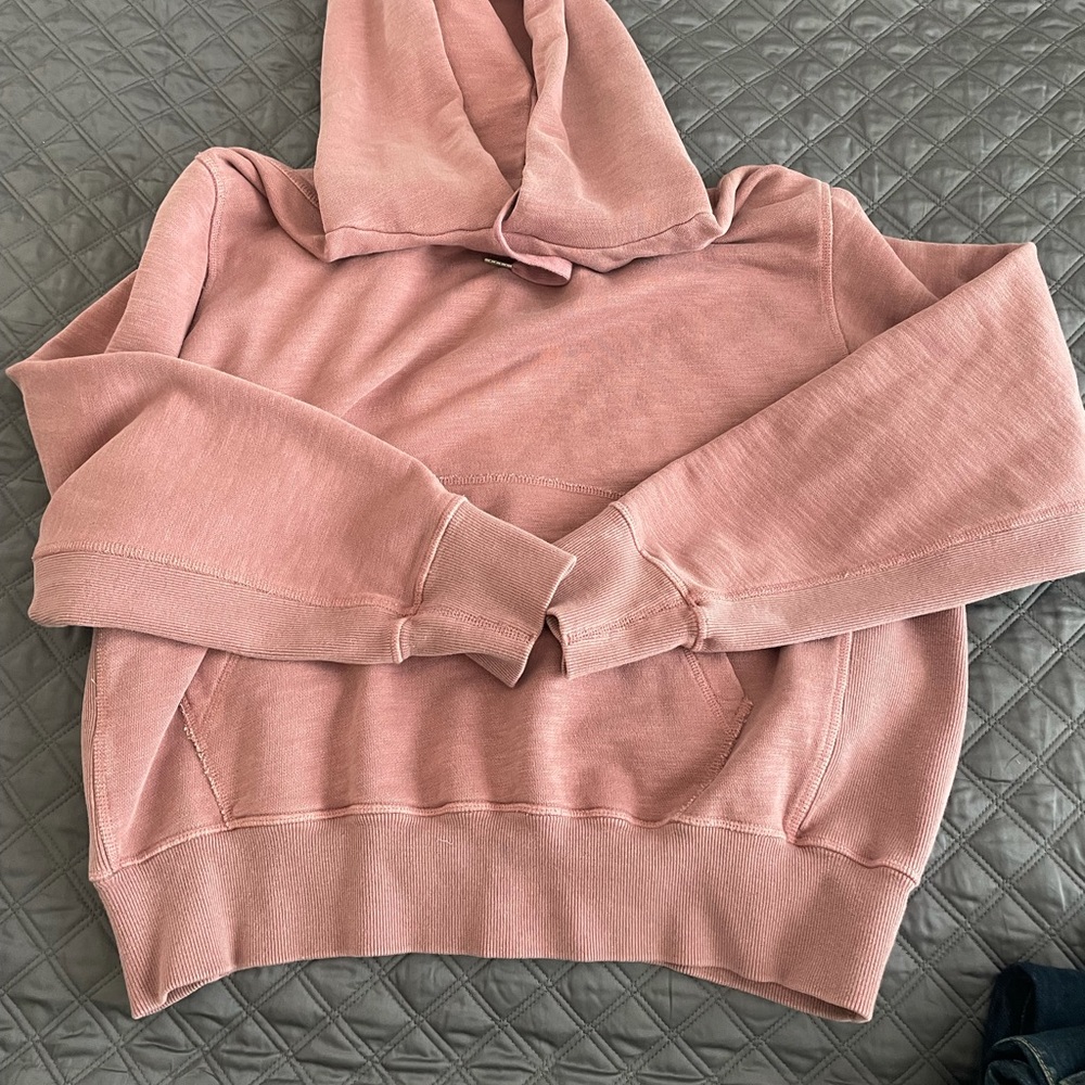 EUC men’s rag and bone sweatshirt.